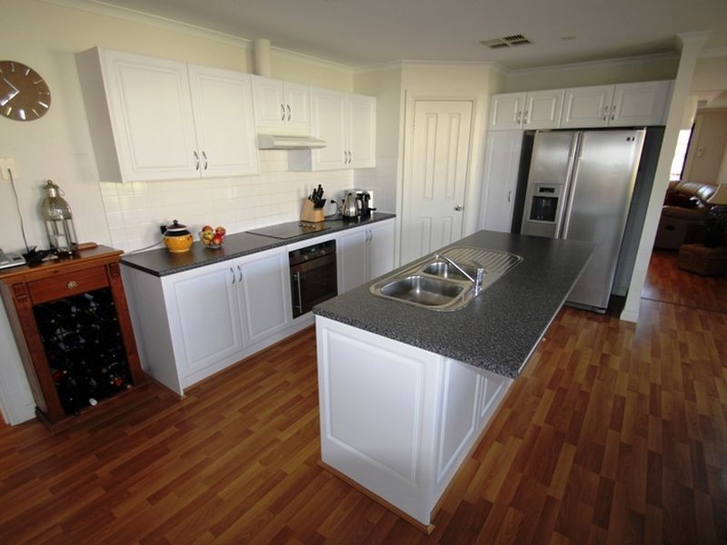 10 Reynolds Street, Moonta Bay SA 5558