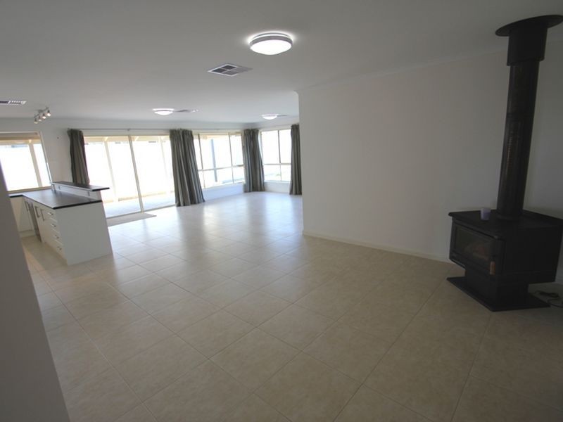 3 Quintrell Street, Moonta Bay SA 5558