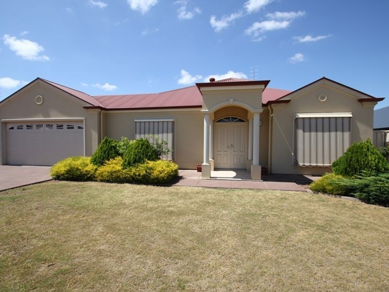 8 Westside Avenue, Moonta Bay SA 5558