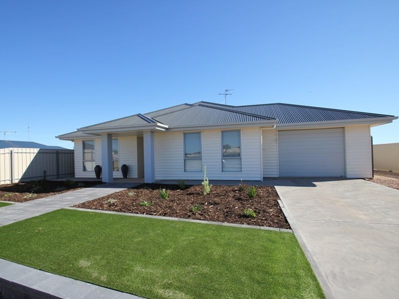 9 Hazel Street, Moonta Bay SA 5558