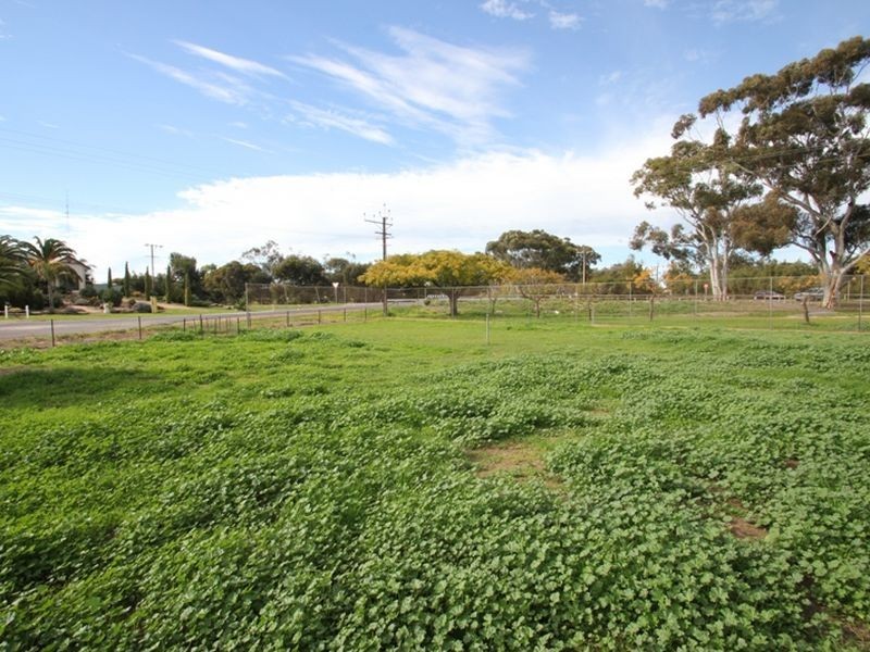 32 Bay Road, Moonta Bay SA 5558