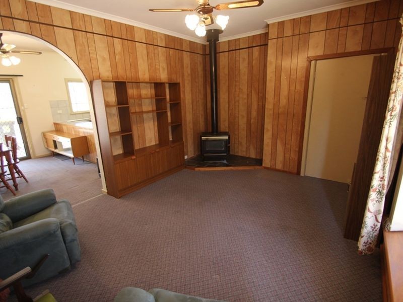 8 First Street, North Moonta SA 5558