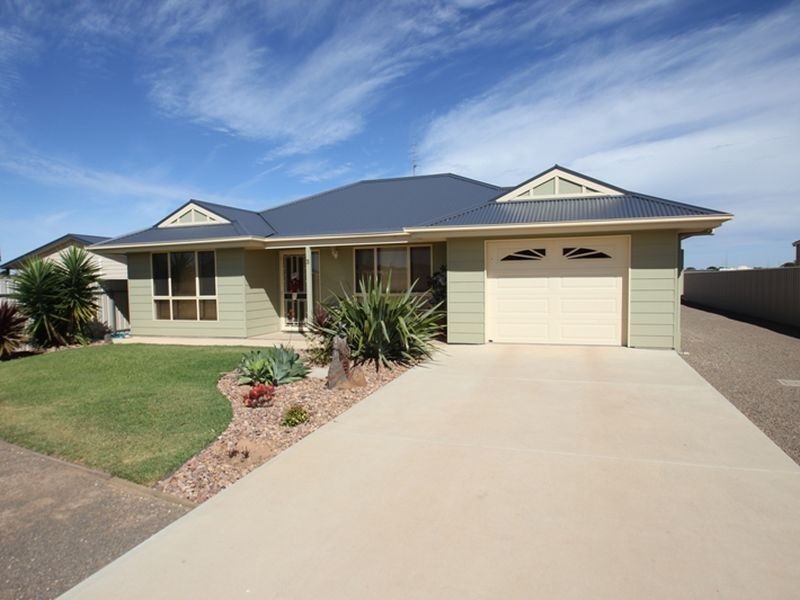 3 Hazel Street, Moonta Bay SA 5558