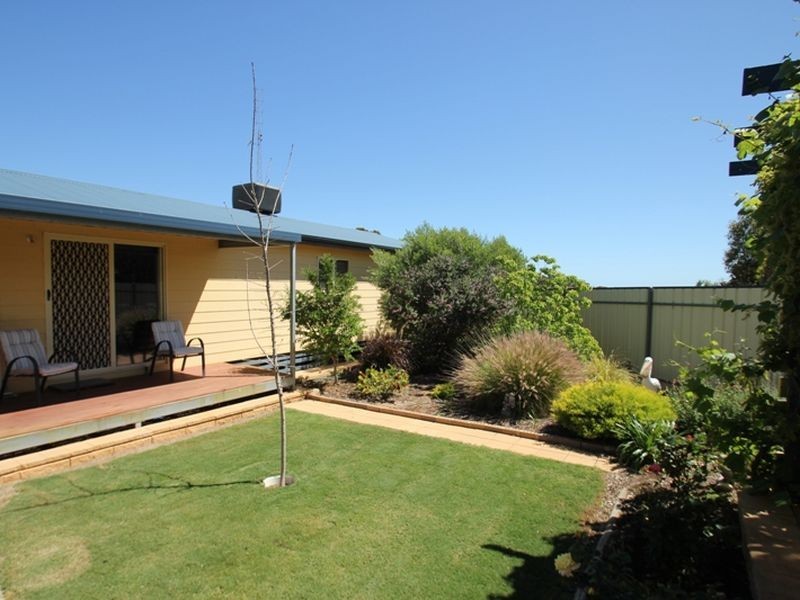 2 Haylock Road, North Moonta SA 5558
