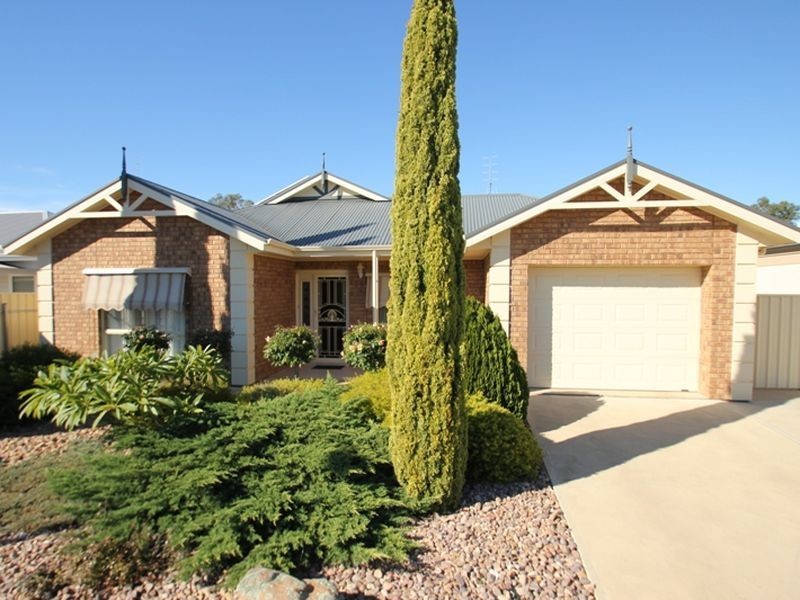 28 Moontana Avenue, Moonta Bay SA 5558