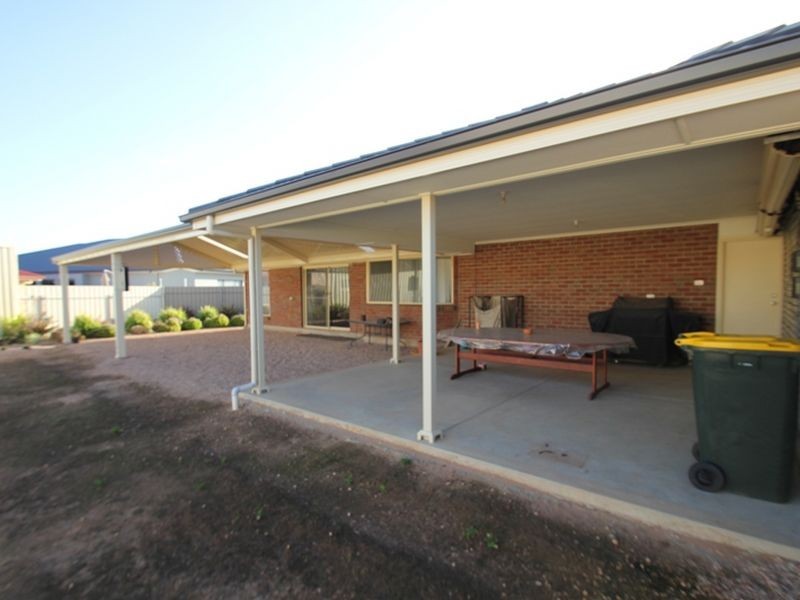 2 Couch Close, Moonta Bay SA 5558