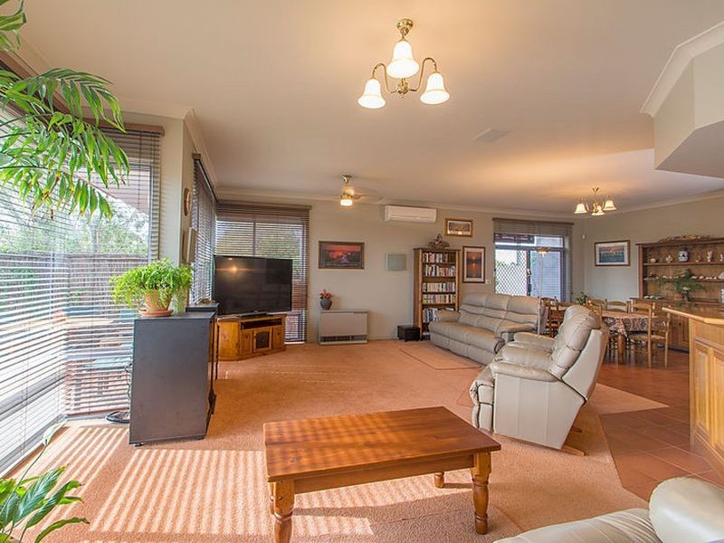 14 Kemp Place, Moonta Bay SA 5558