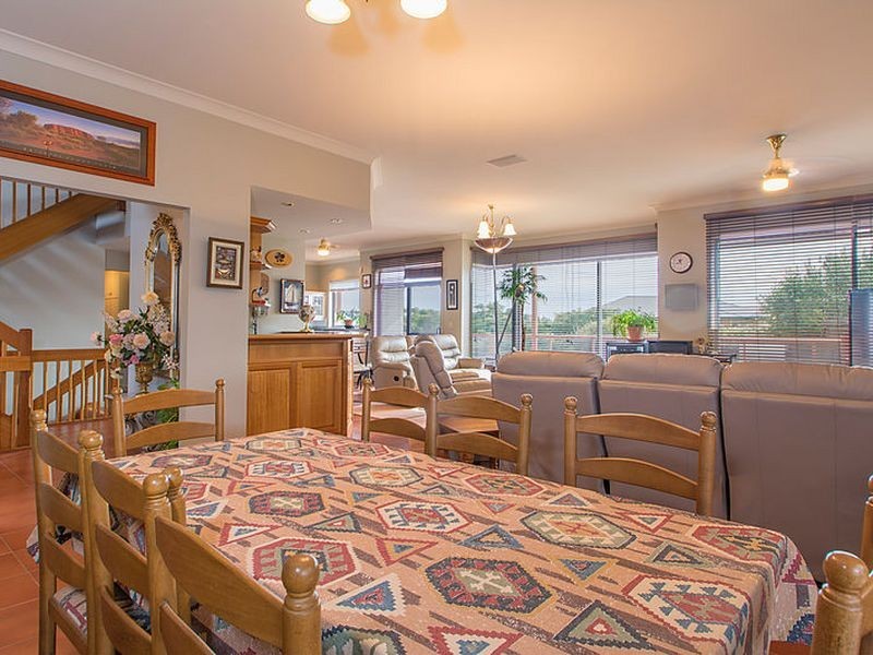 14 Kemp Place, Moonta Bay SA 5558