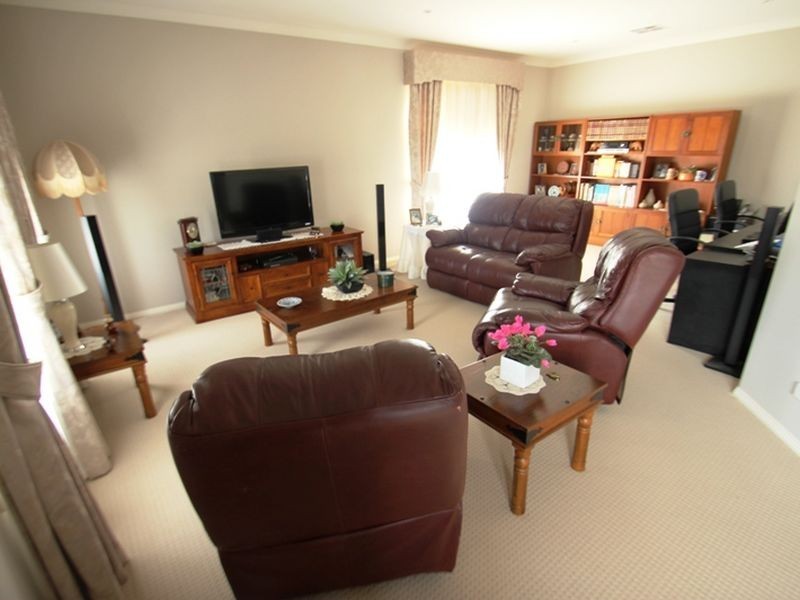 13 Willard Street, Moonta Bay SA 5558