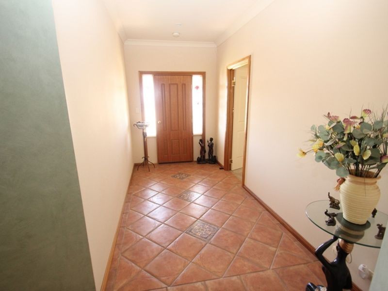 5 Chapple Street, Moonta Bay SA 5558