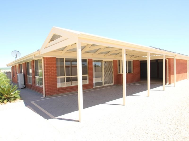 9 Murrin Street, Moonta Bay SA 5558