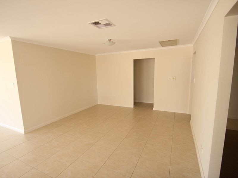 9 Murrin Street, Moonta Bay SA 5558
