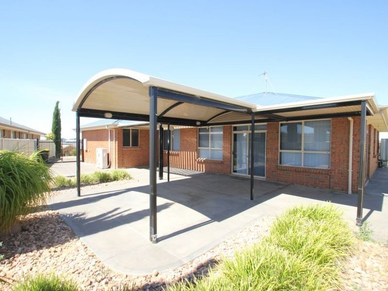 20 Polglase Street, Moonta Bay SA 5558