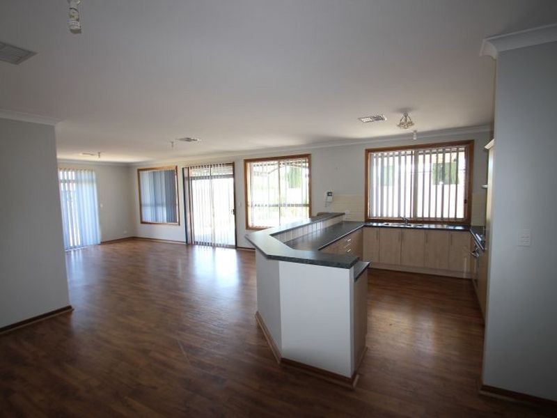 20 Polglase Street, Moonta Bay SA 5558