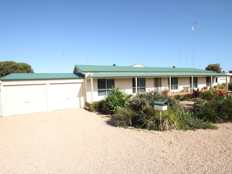 12 Lyndon Avenue, Moonta Bay SA 5558