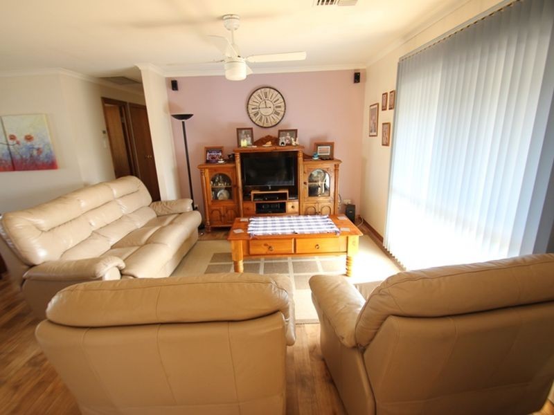 12 Lyndon Avenue, Moonta Bay SA 5558