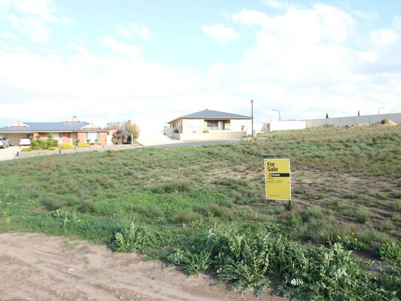 1 Gill Street, Moonta Bay SA 5558