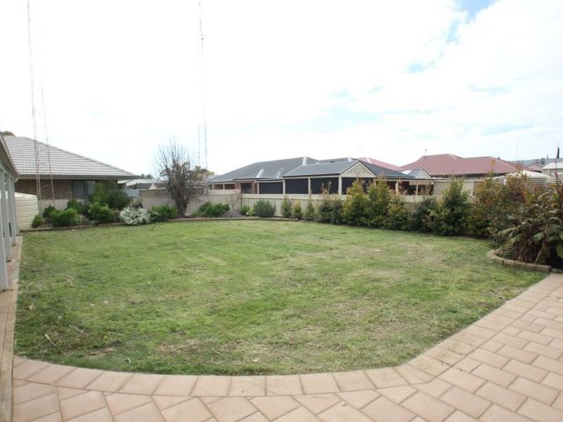 100 Bay Road, Moonta Bay SA 5558