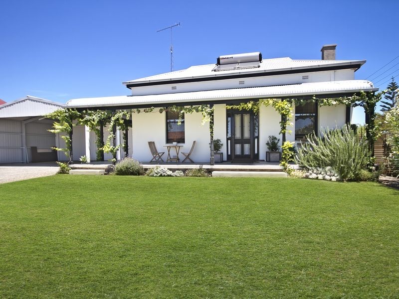 8 Hughes Avenue, Moonta Bay SA 5558