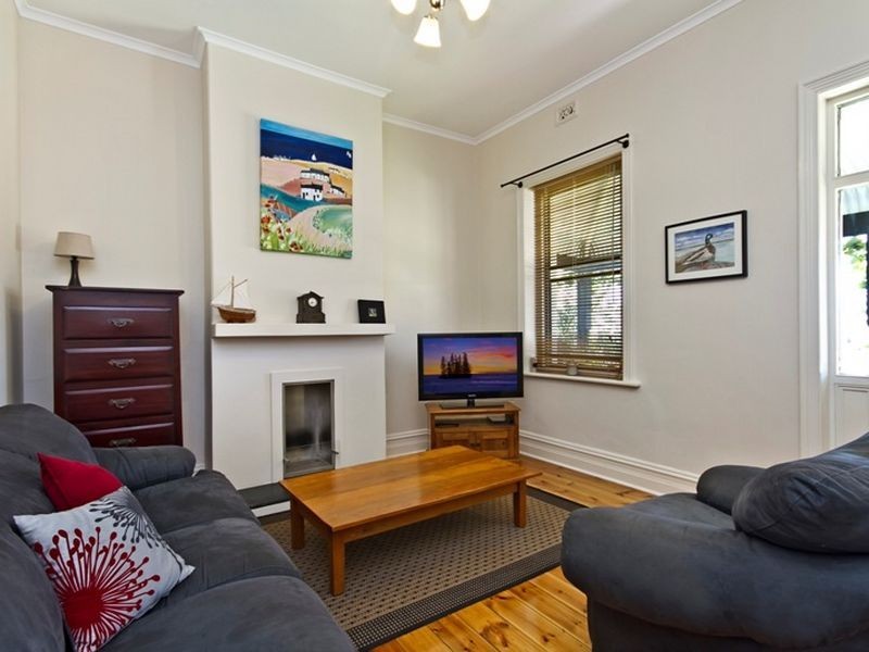 8 Hughes Avenue, Moonta Bay SA 5558