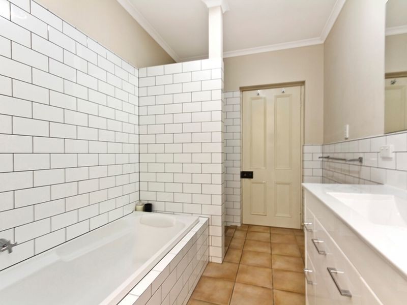 8 Hughes Avenue, Moonta Bay SA 5558