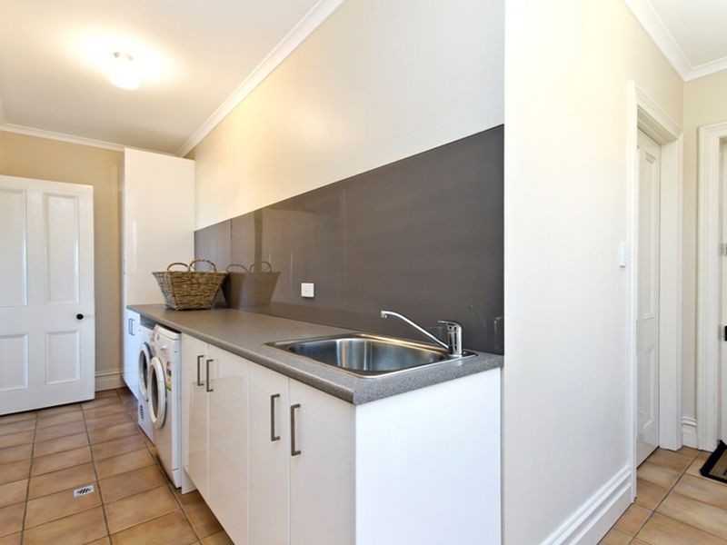 8 Hughes Avenue, Moonta Bay SA 5558