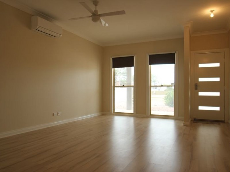 10 Moonta Road, Moonta Bay SA 5558