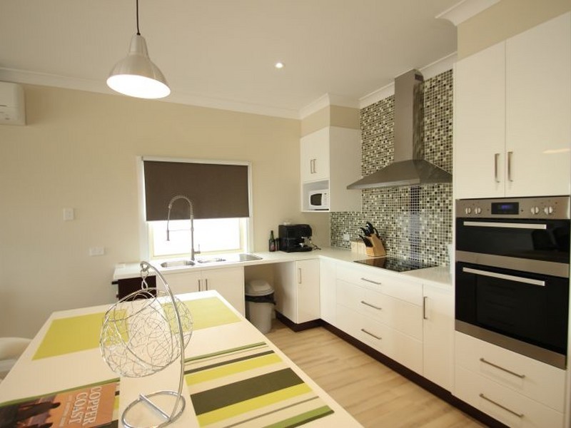 10 Moonta Road, Moonta Bay SA 5558