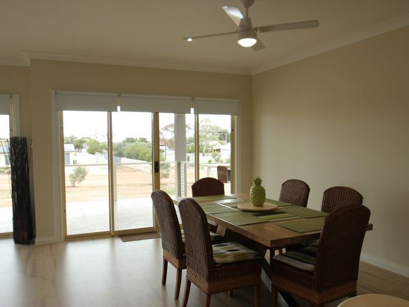 10 Moonta Road, Moonta Bay SA 5558