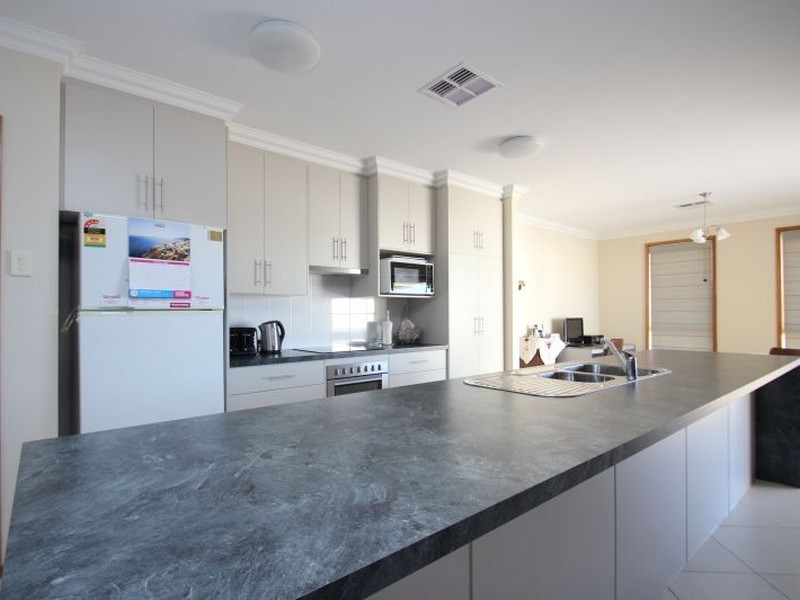 38 Lyndon Avenue, Moonta Bay SA 5558