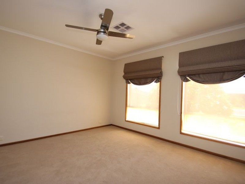 38 Lyndon Avenue, Moonta Bay SA 5558