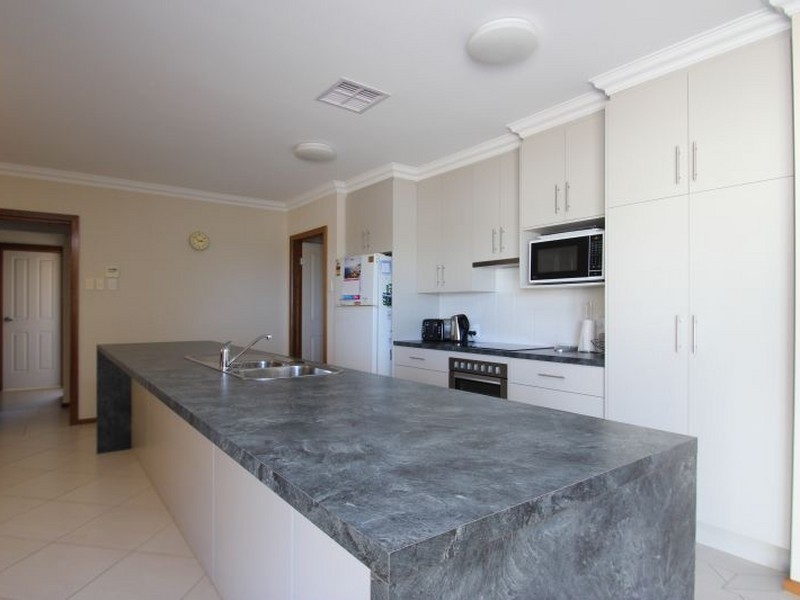 38 Lyndon Avenue, Moonta Bay SA 5558