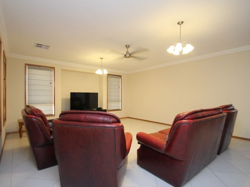38 Lyndon Avenue, Moonta Bay SA 5558