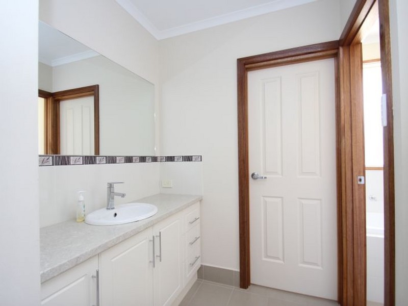 38 Lyndon Avenue, Moonta Bay SA 5558