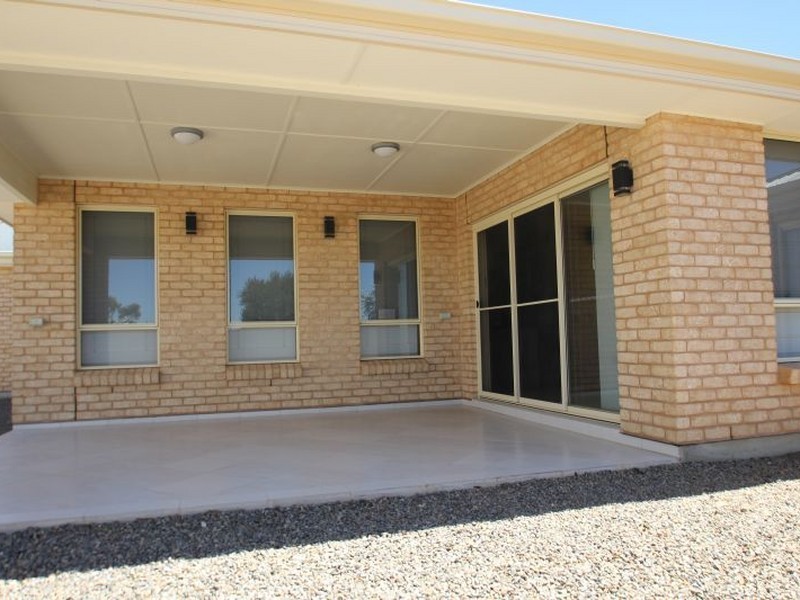 38 Lyndon Avenue, Moonta Bay SA 5558