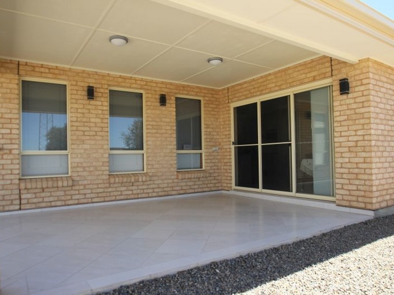 38 Lyndon Avenue, Moonta Bay SA 5558