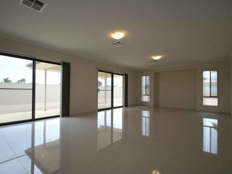 18 Moonta Road, Moonta Bay SA 5558