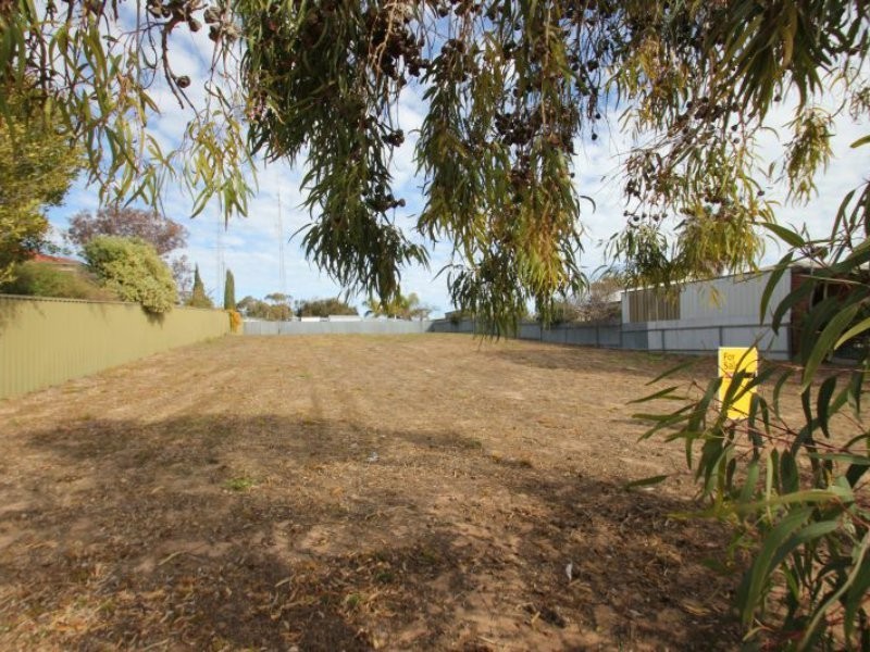 32 Hughes Avenue, Moonta Bay SA 5558