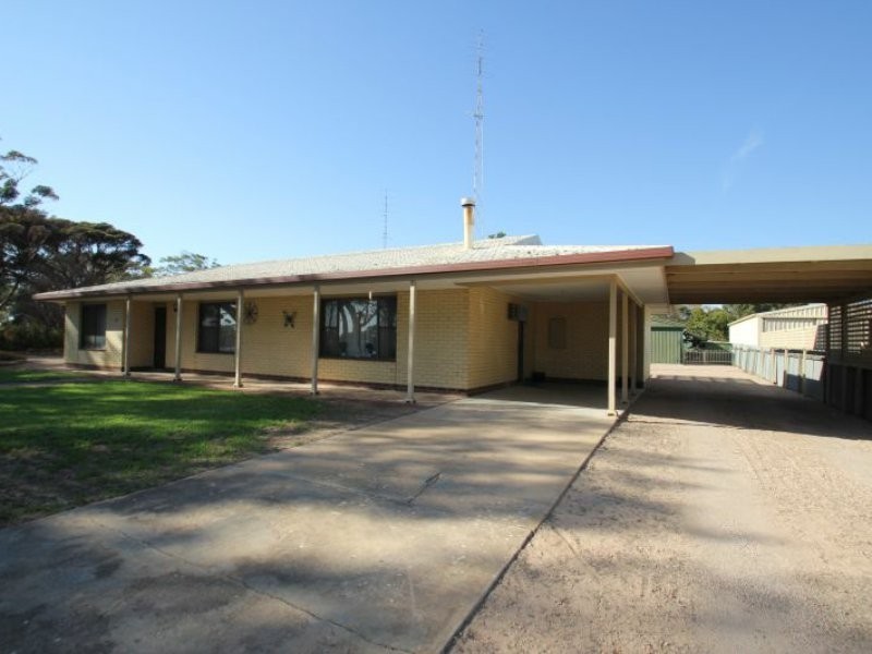 11 Bay Road, Moonta Bay SA 5558