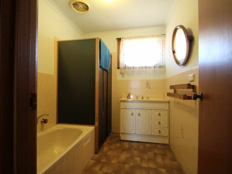 11 Bay Road, Moonta Bay SA 5558