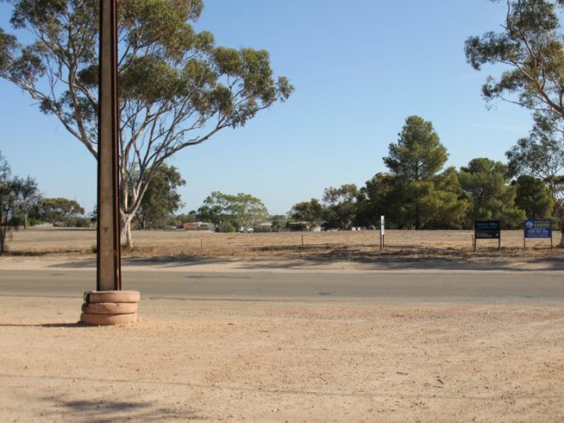 11 Bay Road, Moonta Bay SA 5558
