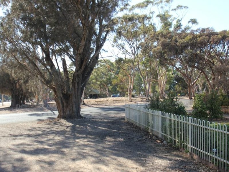 11 Bay Road, Moonta Bay SA 5558