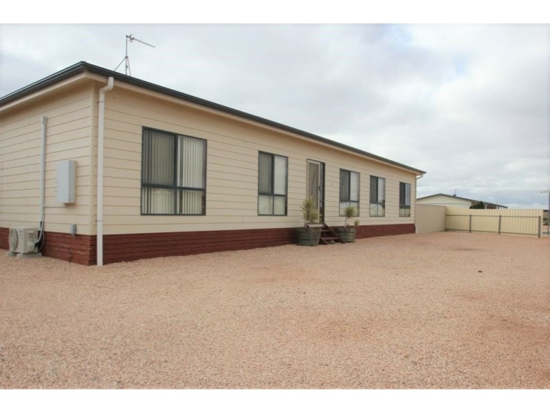 4 Reynolds Street, Moonta Bay SA 5558