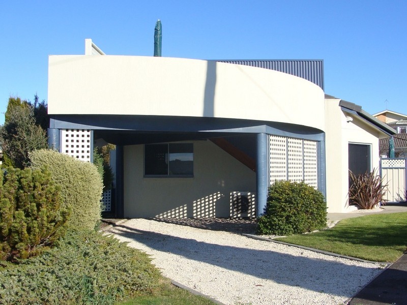 2/4 St Georges Crescent, Shearwater TAS 7307