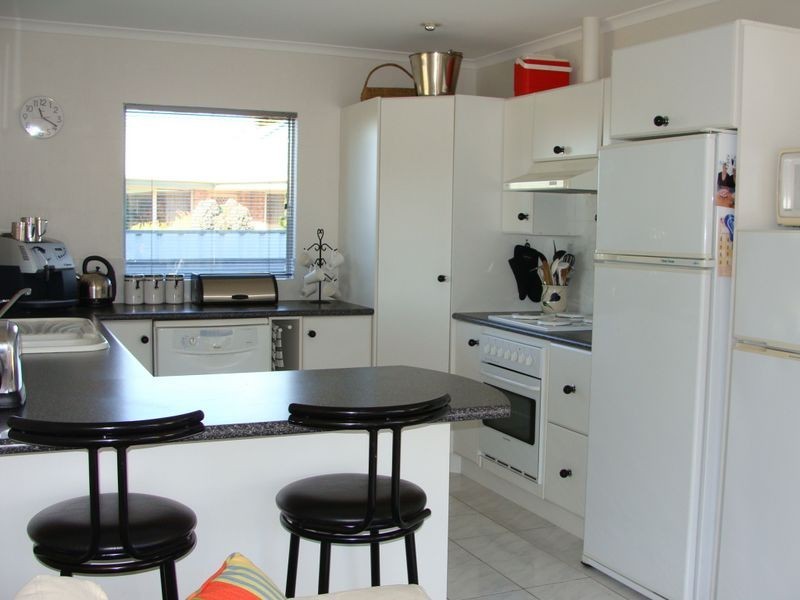 2/4 St Georges Crescent, Shearwater TAS 7307