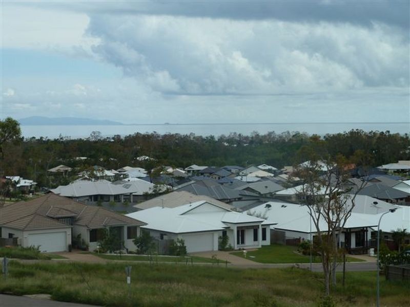 59 Shutehaven Circuit, Bushland Beach QLD 4818