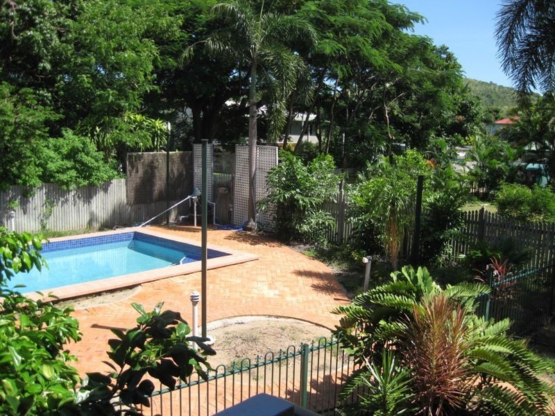 33 Bay Street, Pallarenda QLD 4810