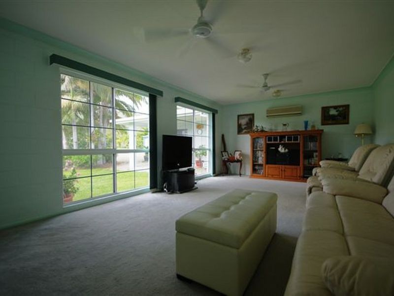 37 Country Road, Alligator Creek QLD 4816