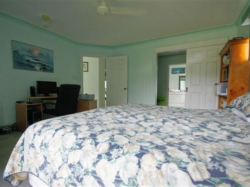 37 Country Road, Alligator Creek QLD 4816