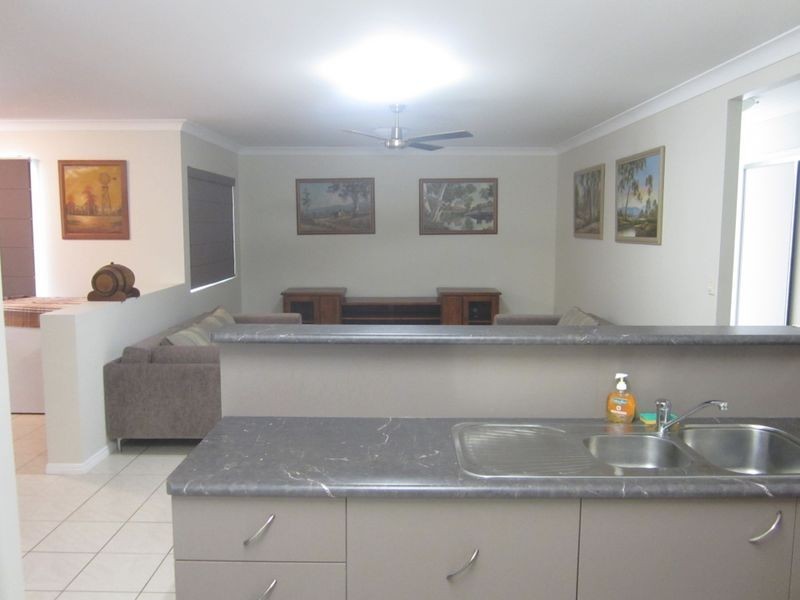 7 Buller Close, Mount Louisa QLD 4814